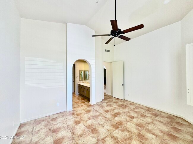 Building Photo - 11627 E Bella Vista Dr