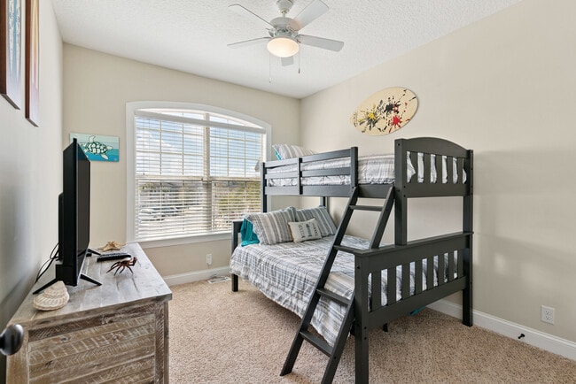 Building Photo - 807 Mariners Cir