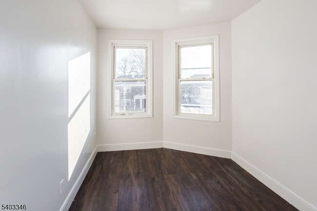 Building Photo - 11 Ellington St