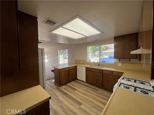 Building Photo - 354 N Vista Bonita Ave