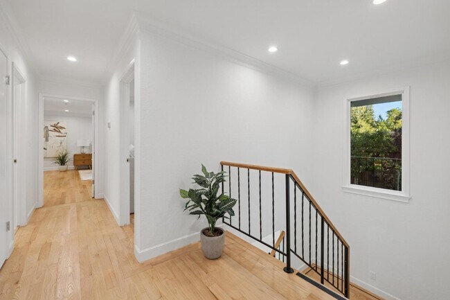 Building Photo - 243 Selby Ln