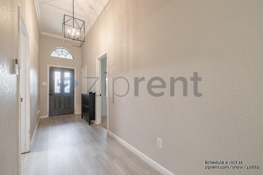 Building Photo - 6706 Raintree Pl