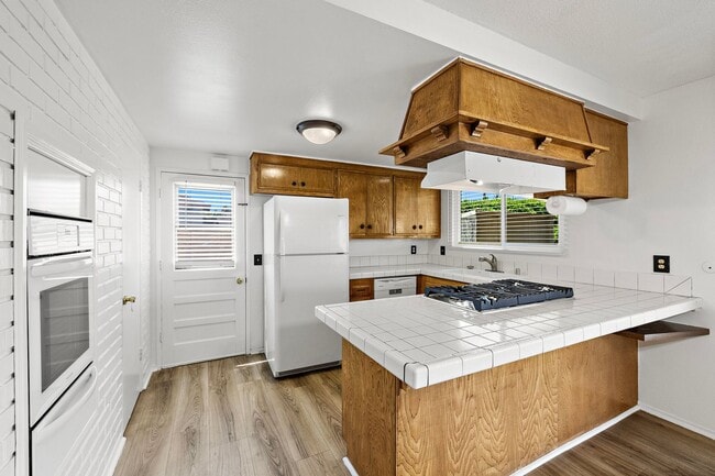 Building Photo - Spacious Home on Corner Lot!