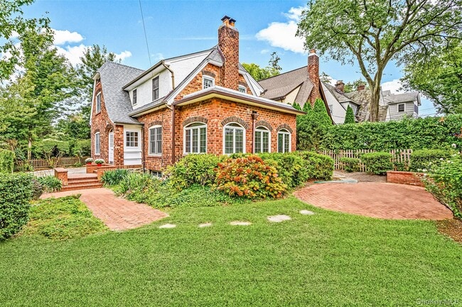 Primary Photo - 21 Forest Park Ave