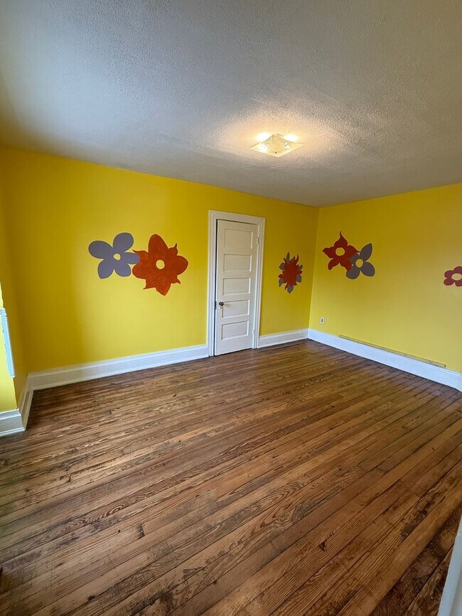 Building Photo - 49 W Commerce St