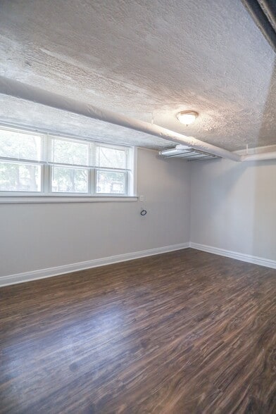 Building Photo - 4649 N Manor Ave