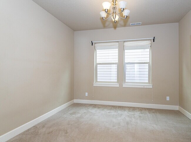 Building Photo - 14822 SW Mulberry Dr