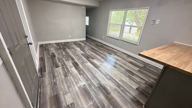 Building Photo - 882 Wolf Trail