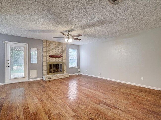 Building Photo - 10906 Meadgreen Ct
