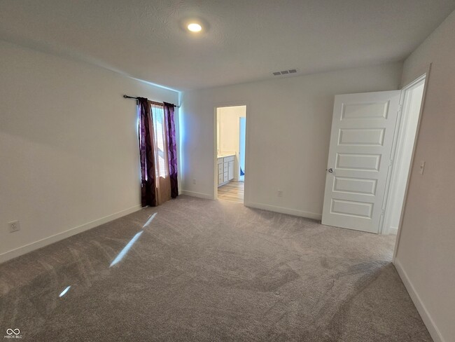 Building Photo - 5128 Summerton St