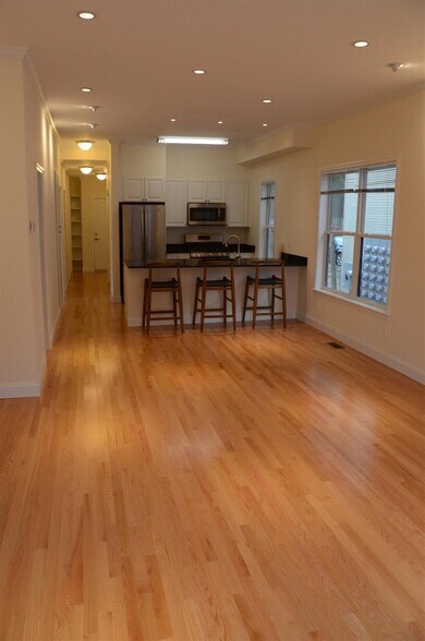 Building Photo - 15 Langdon St