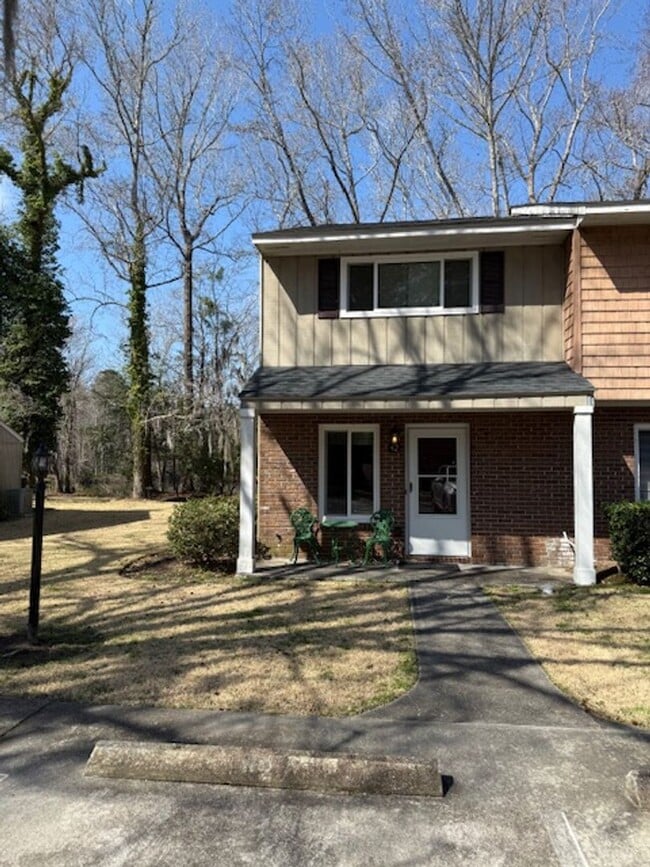 Building Photo - Chapel Creek