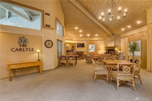 Building Photo - 2 Bed / 2 Bath Downtown Bellevue condo $3,395/month