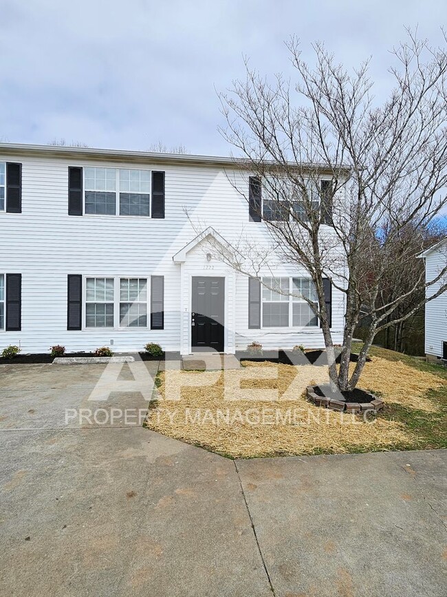 Building Photo - **MOVE-IN SPECIAL** 1/2 off 1st month! Bea...