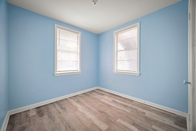 Building Photo - 1723 E 23rd St