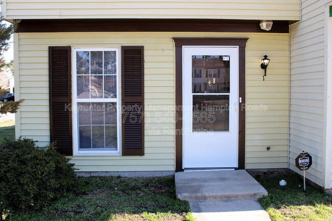 Building Photo - 1 Peachtree Ct