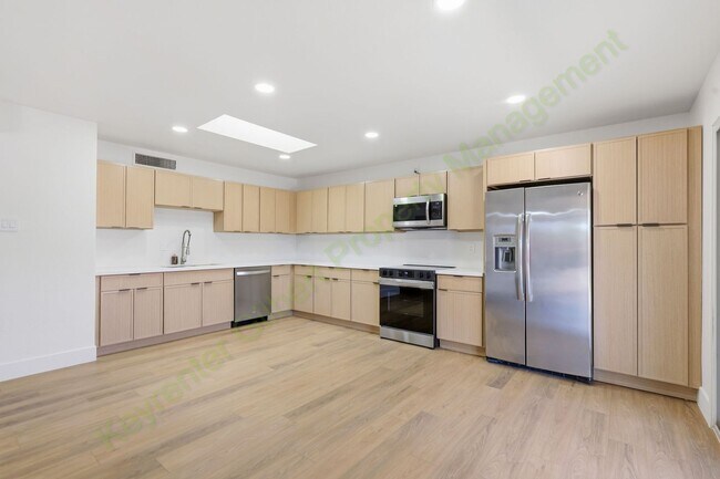 Building Photo - Updated South Scottsdale Gem Near Old Town – No HOA!