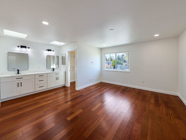 Building Photo - 3104 San Andreas Dr