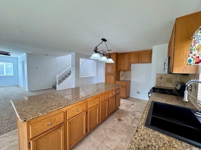 Building Photo - Spacious 4 Bedroom Home with a loft AND bo...