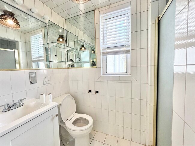 Building Photo - 140 Ferry St