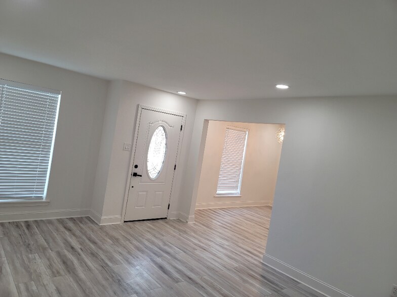 Building Photo - 119 Jane Ln