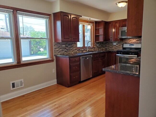 Building Photo - 708 N Wille St