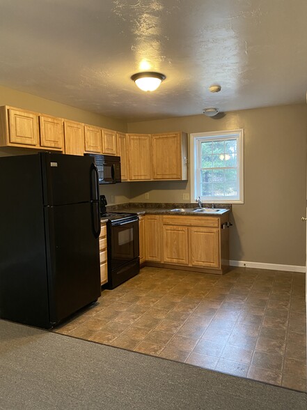 Kitchen - 28 Quaboag St