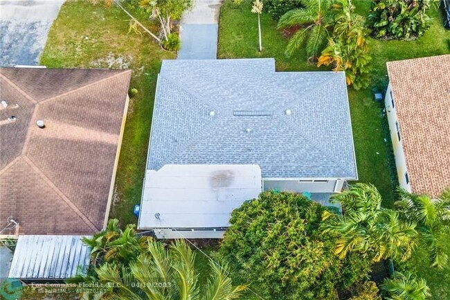Building Photo - 50 NE 45th Ct