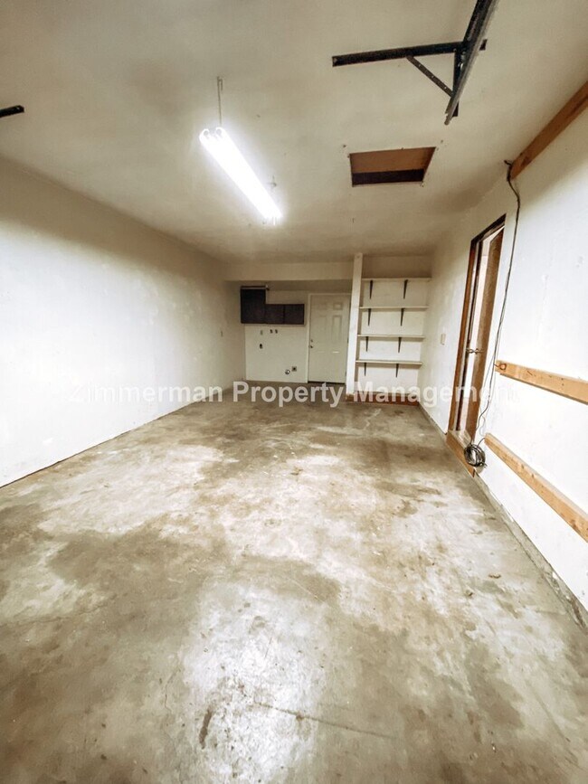 Building Photo - 3010-3012 Hyacinth St