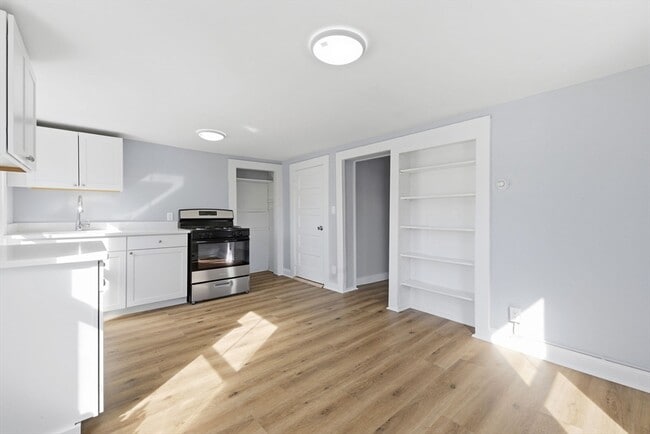 Building Photo - 48 Walker St