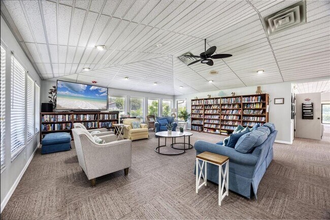Building Photo - 3946 Wilshire Cir E