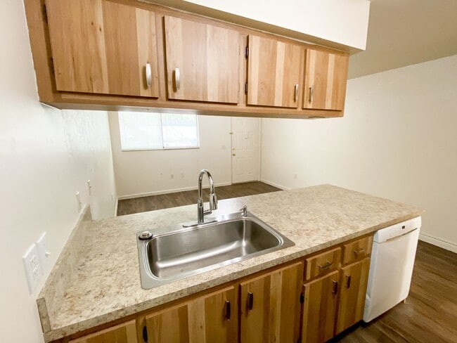 Building Photo - Rustic Springs #119