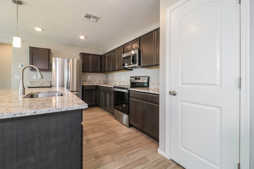 Building Photo - 25773 W Euclid Ave