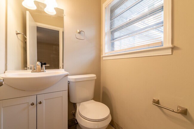 Building Photo - 5121 Ginger Cir