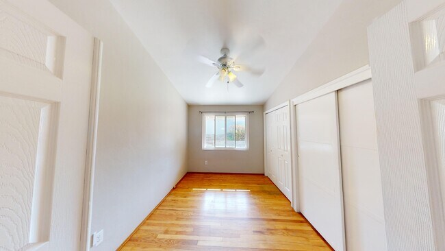 Building Photo - 5311 Saxon St