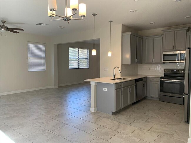 Building Photo - 1230 Sandwedge St