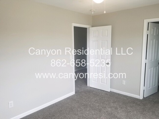Building Photo - 103 Dormont Dr NE