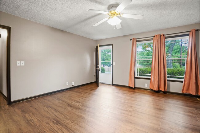 Building Photo - 8141 Bonnafair Dr