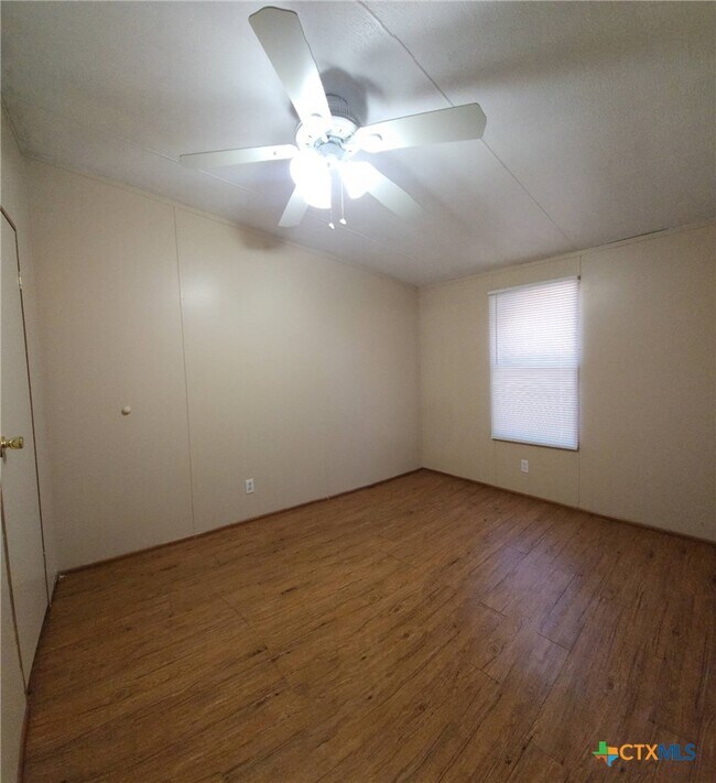 Building Photo - 590 Canal Ln