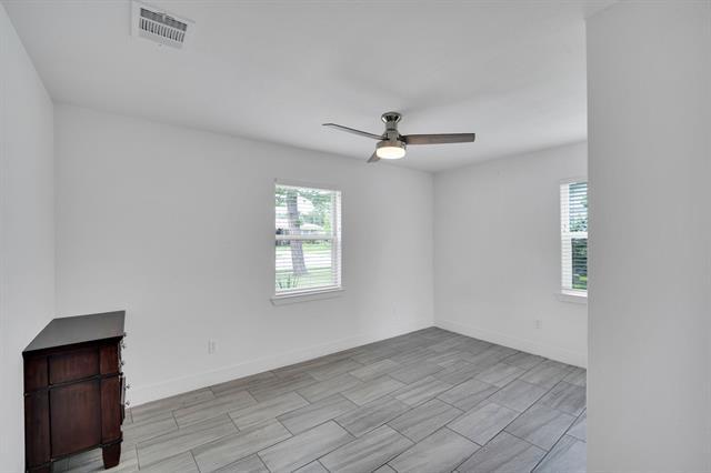 Building Photo - 206 E Chico Dr