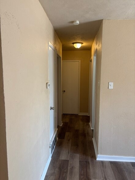 Building Photo - 474 Sweetbriar Dr