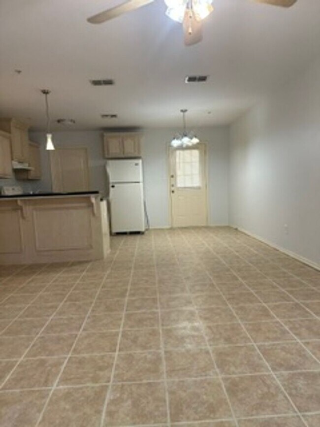 Building Photo - 102 S 48th Ln