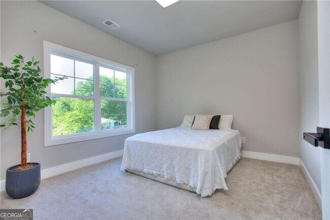 Building Photo - 419 McInnes Cir