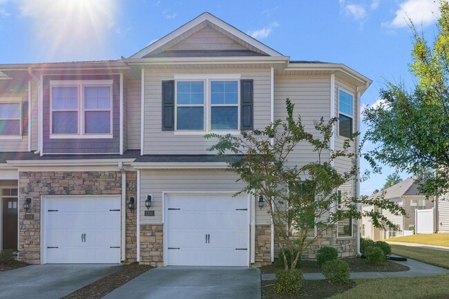 Building Photo - **Spacious 3/2.5 Townhome in Durham**