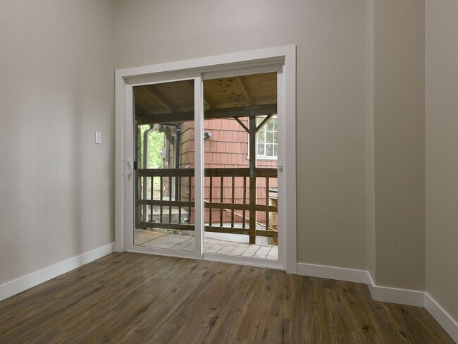 Building Photo - 2132-2134 NW Aspen Ave