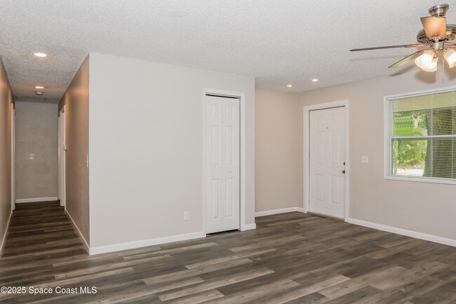 Building Photo - 3216 1st Pl