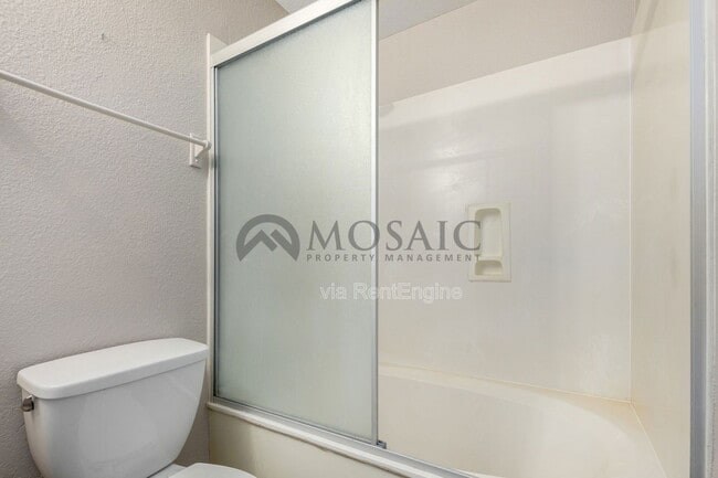 Building Photo - 426 E 8th Ave