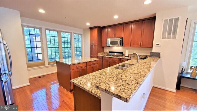 Building Photo - 9700 Cedar Farm Cir