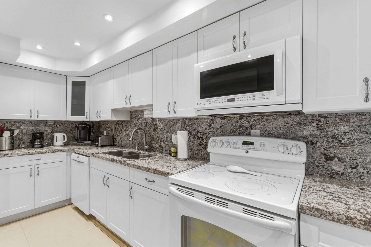 Building Photo - 3801 S Ocean Dr