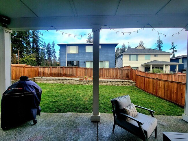 Building Photo - Spacious, Modern and Immaculate 4 bedroom, Convenient Location in Poulsbo